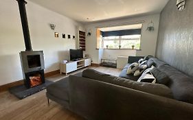Corner House - Quiet Cul-De-Sac